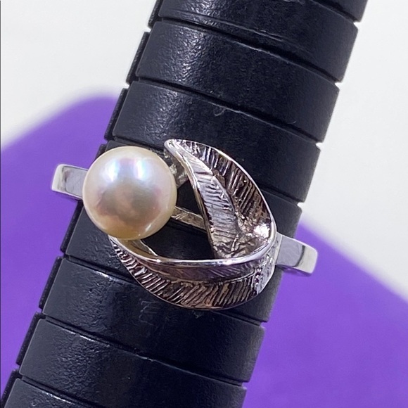 💛 Elegant Silver Pearl Leaf Ring - Picture 7 of 8